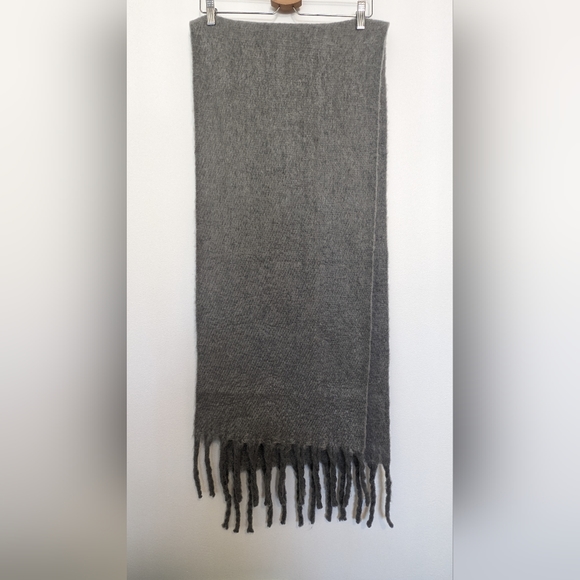 Oversized Blanket Grey Scarf - Picture 7 of 7